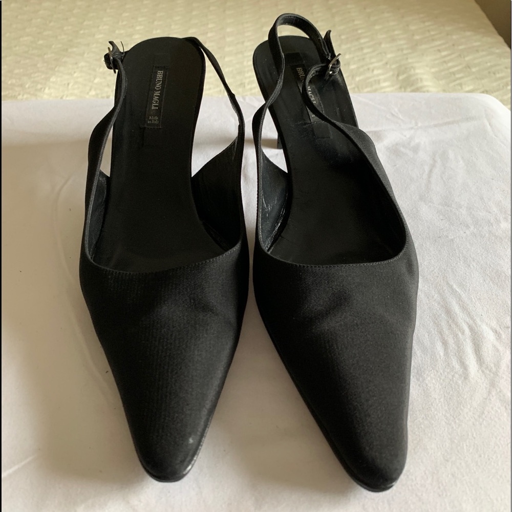 Sling back pumps